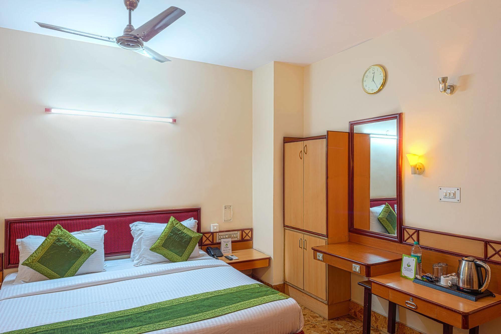 Hotel Saaket Residency Visakhapatnam Eksteriør billede