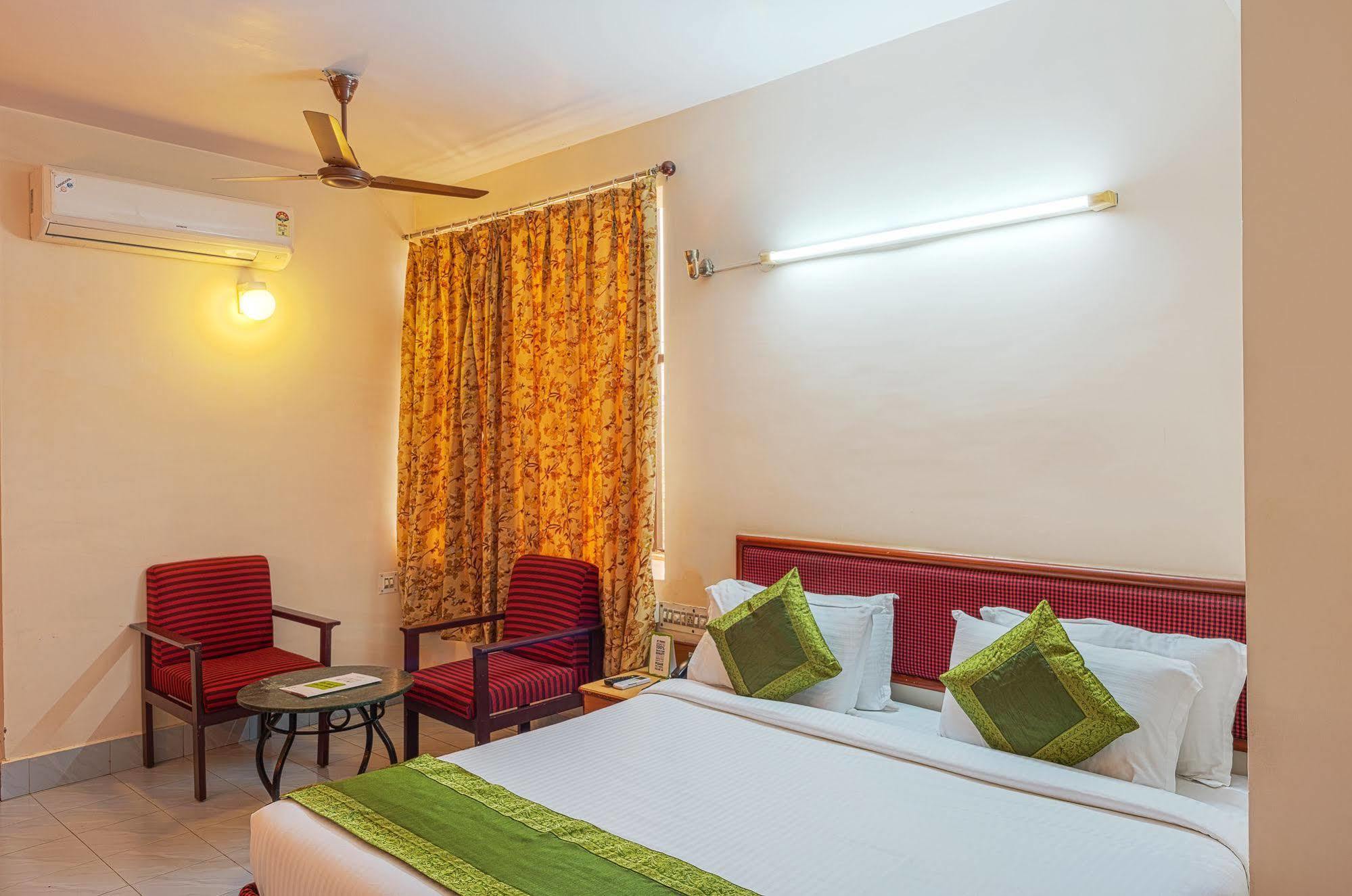 Hotel Saaket Residency Visakhapatnam Eksteriør billede